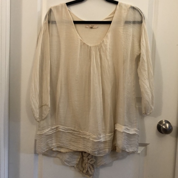 Prontomoda Guisy Tops - Pure silk poet blouse with lace insert and abalone buttons